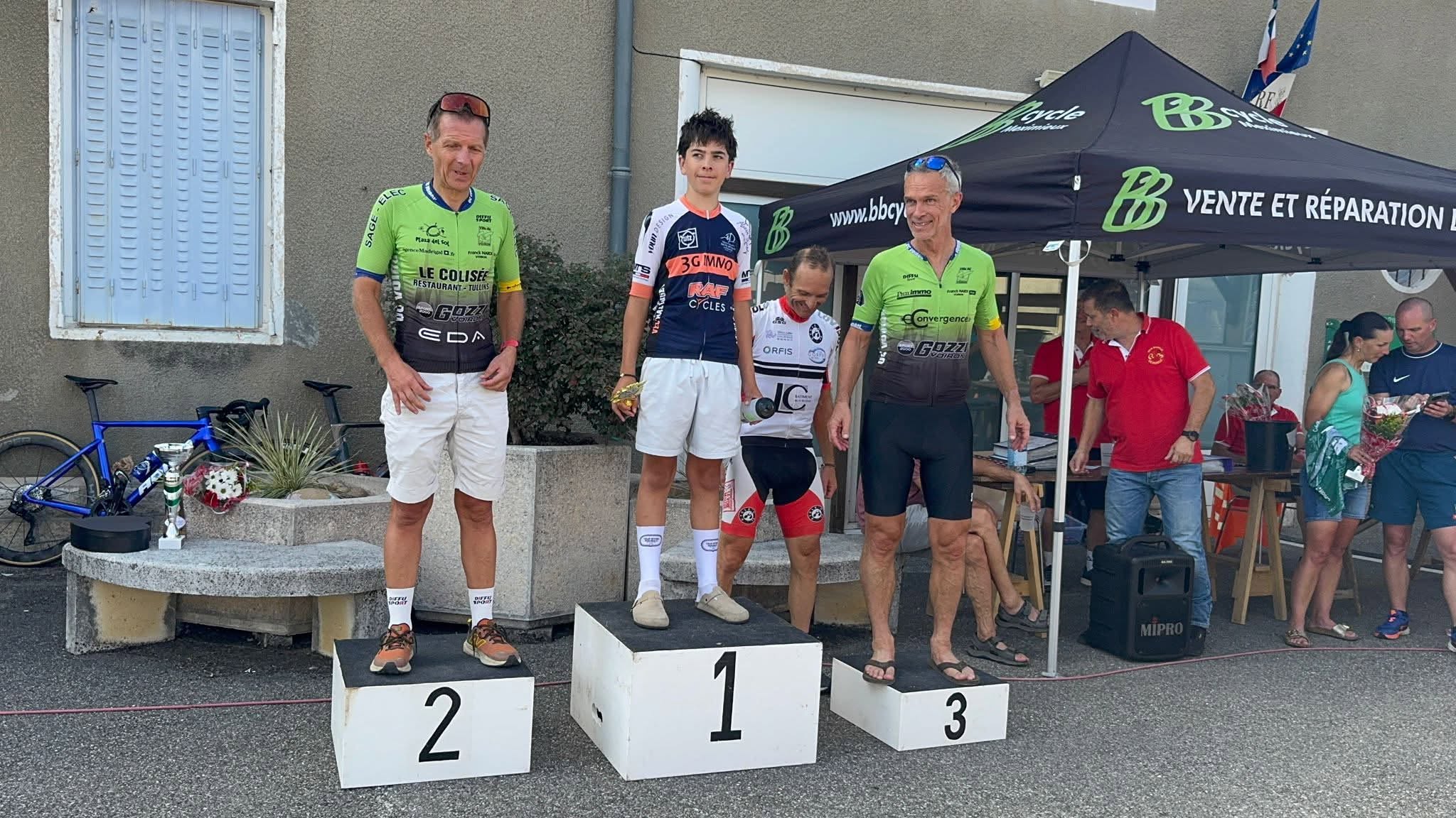 Victoire de Nathan Salomon à Chatenay(01) en FSGT 4